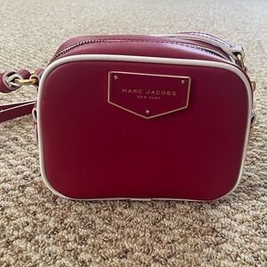 Marc Jacobs Crossbody (like new!)